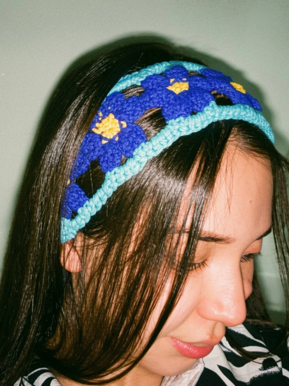 Hand-Crocheted Daisy Headband in Green and White